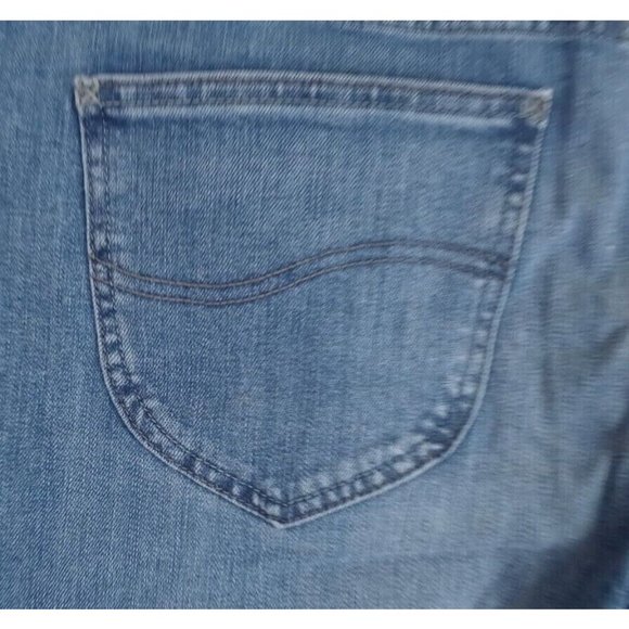 NWT Lee Straight Leg Regular Fit Distressed Whiskered Jeans Size 18P Inseam 25" - Picture 5 of 11